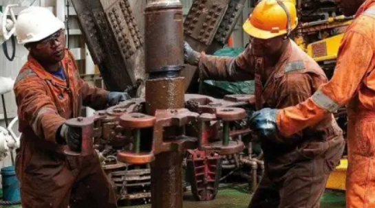 Nigeria’s Oil Output Drops Below One Million Barrels Per Day in April 2023